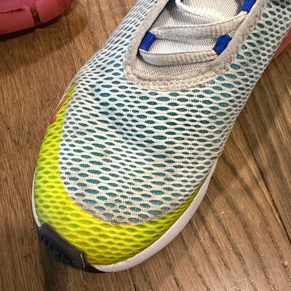 Nike Kids Sneakers in Yellow, Blue, and White - Picture 4 of 6